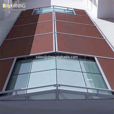 Zwart luik dak pergola conservatorium afstandsbediening luifel